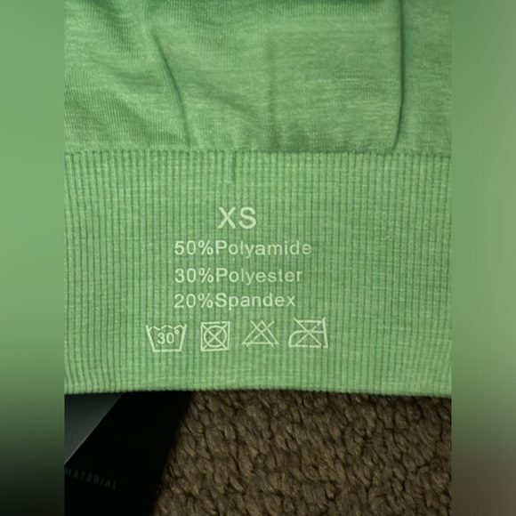 Inaka light green sports bra size XS preowned - Picture 5 of 5